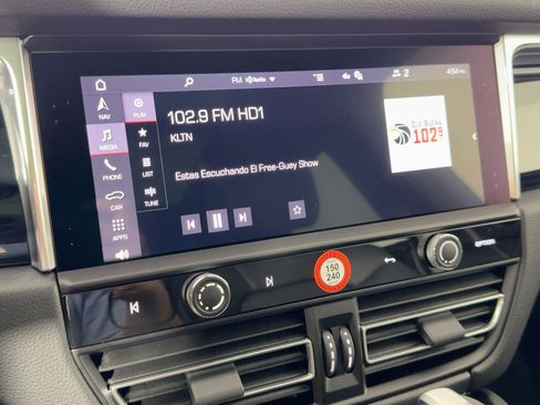 Certified 2026 Porsche Macan AWD/4WD image 23