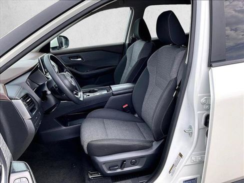 Used 2023 Nissan Rogue SV FWD image 24