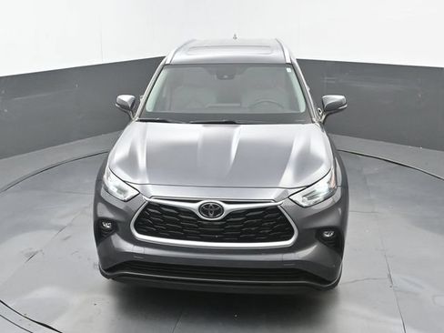Used 2021 Toyota Highlander XLE FWD image 29