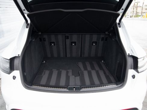 Certified 2025 Porsche Macan image 24