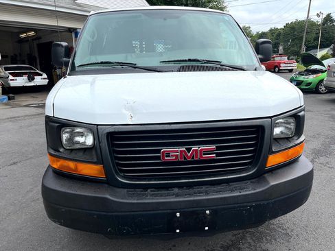 Used 2014 GMC Savana 3500 image 2
