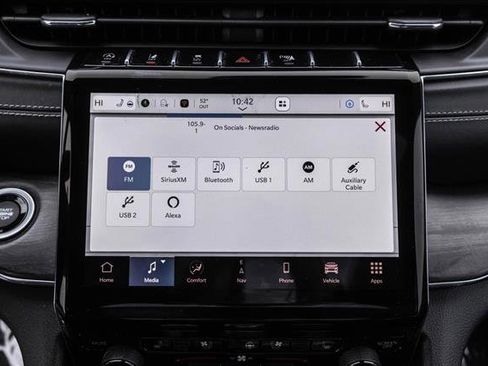 Used 2023 Jeep Grand Cherokee Overland w/ Luxury Tech Group IV image 16