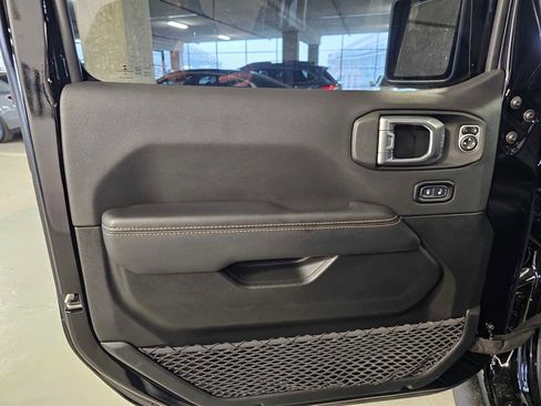 Used 2021 Jeep Wrangler Unlimited Sahara AWD/4WD image 25