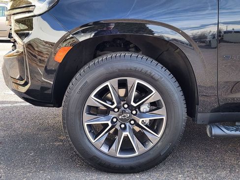 Used 2022 Chevrolet Suburban Z71 w/ Luxury Package image 18