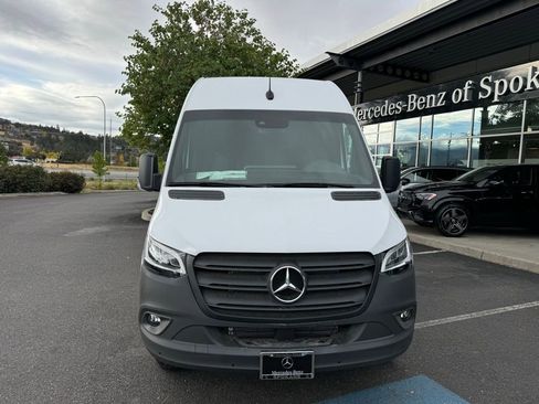 Used 2024 Mercedes-Benz Sprinter 3500 image 2