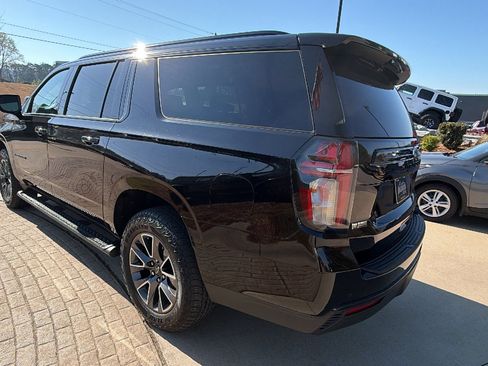 Used 2023 Chevrolet Suburban Z71 image 10