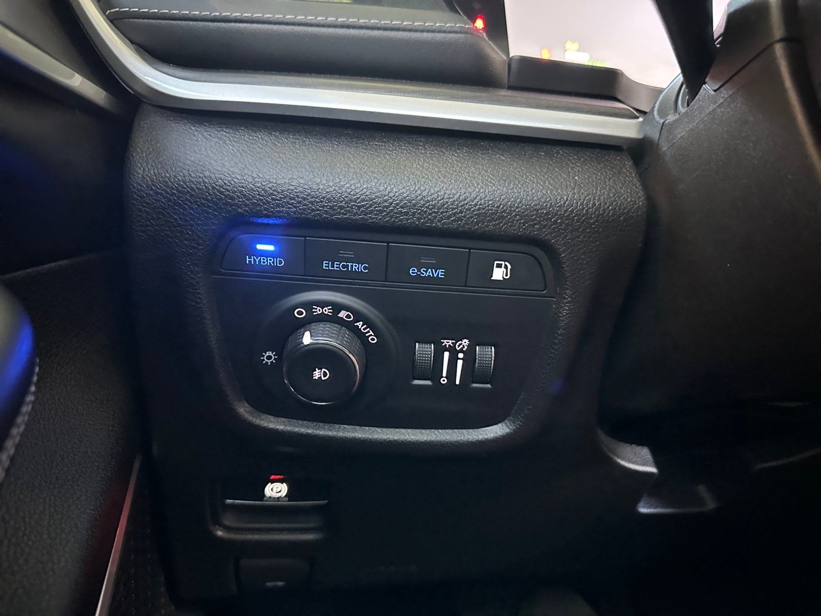 Used 2023 Jeep Grand Cherokee 4WD 4xe image 17