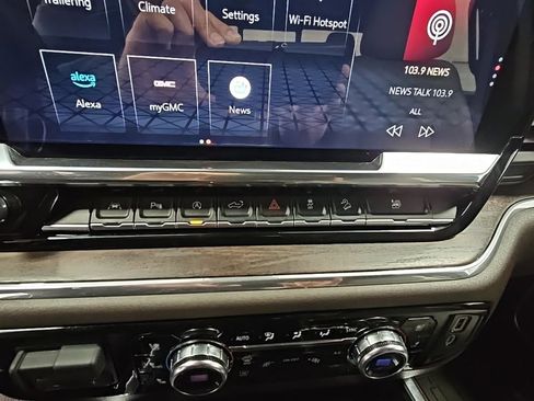 Used 2024 GMC Sierra 1500 SLT w/ SLT Premium Plus Package image 18