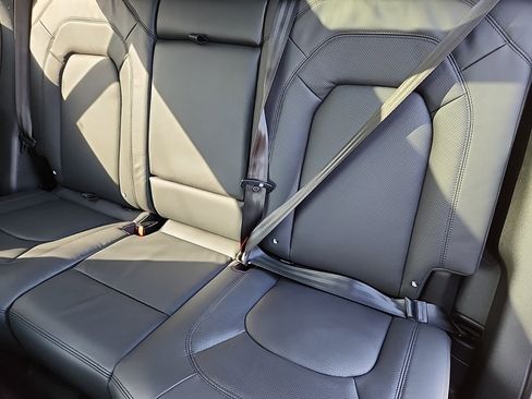 New 2024 Land Rover Defender 110 SE image 23