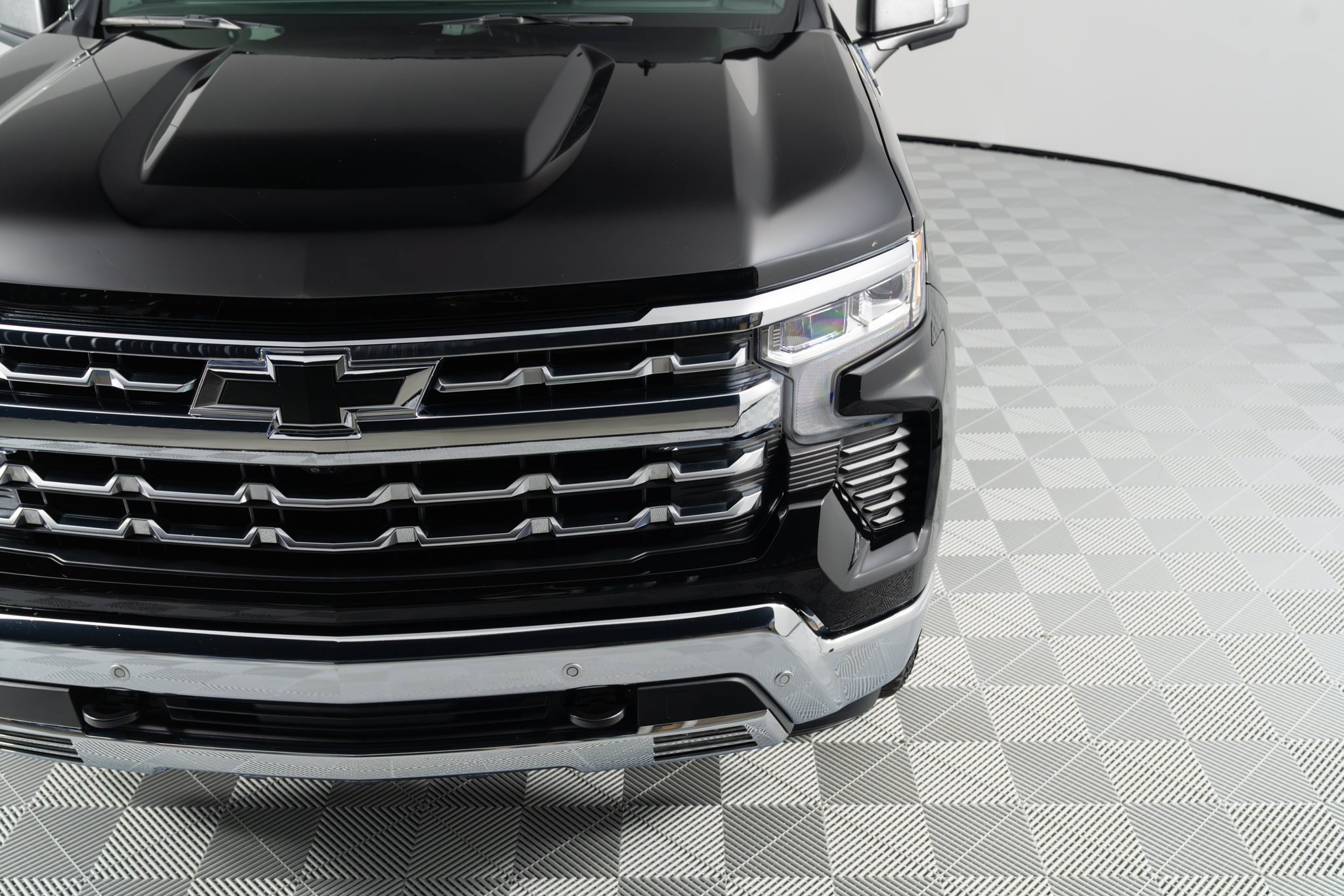 Used 2023 Chevrolet Silverado 1500 LTZ w/ LTZ Premium Package AWD/4WD image 20