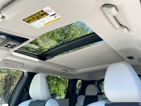 New 2025 Mitsubishi Outlander SE image 23