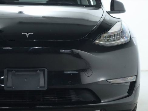 Used 2021 Tesla Model Y Long Range image 40
