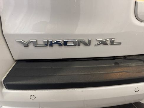 Used 2019 GMC Yukon XL SLT w/ Premium Edition AWD/4WD image 14