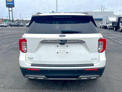 Used 2022 Ford Explorer XLT w/ Equipment Group 202A image 6