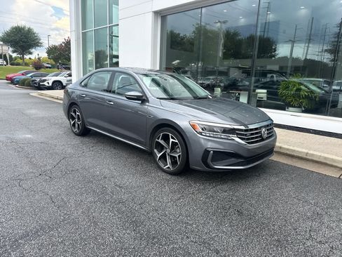 Used 2020 Volkswagen Passat 2.0T R-Line FWD image 2