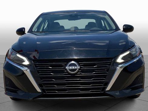 Used 2023 Nissan Altima 2.5 SV image 3
