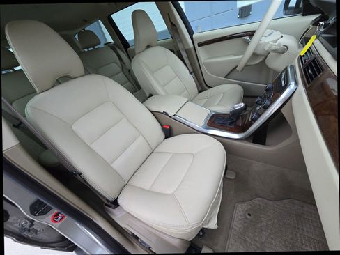 Used 2013 Volvo XC70 T6 image 21