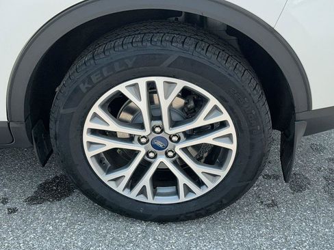 Used 2022 Ford Escape SEL w/ Technology Package AWD/4WD image 9