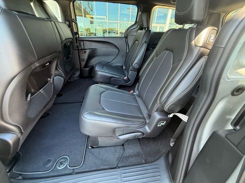 New 2026 Chrysler Pacifica Select image 24