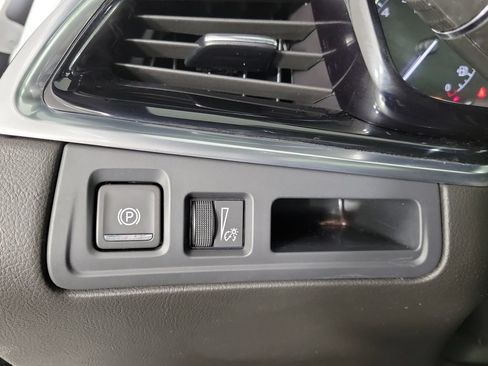 Certified 2024 Cadillac XT6 Premium Luxury w/ LPO, Floor Liner Package AWD/4WD image 34