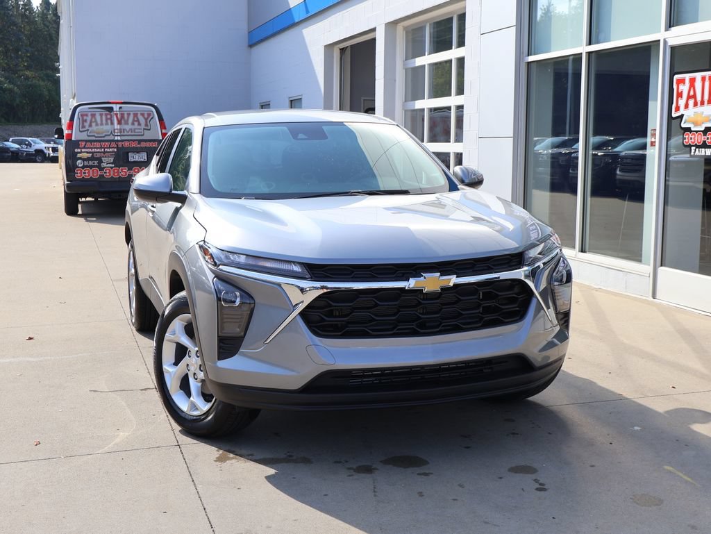 New 2026 Chevrolet Trax LS w/ LS Convenience Package FWD image 32