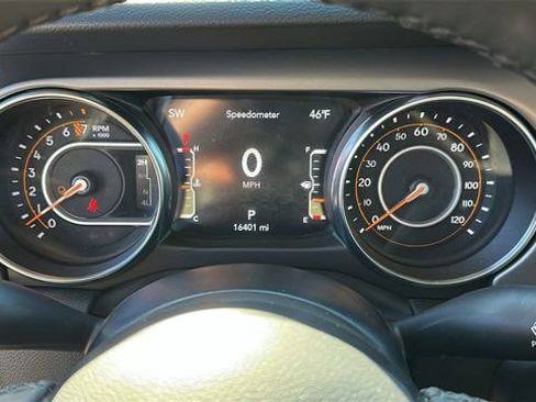Used 2022 Jeep Gladiator Willys image 13