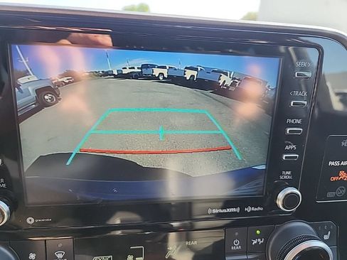 Used 2022 Toyota Highlander XLE AWD/4WD image 24