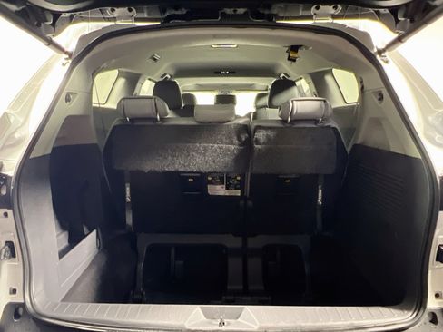 Used 2024 Toyota Sienna XLE FWD image 33