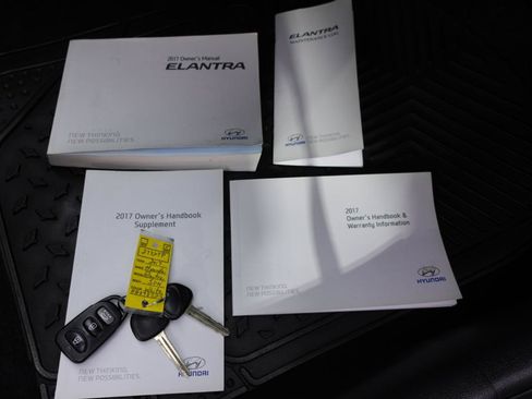 Used 2017 Hyundai Elantra SE FWD image 18