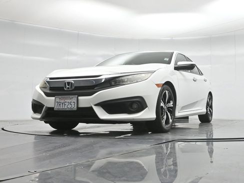 Used 2016 Honda Civic Touring image 41