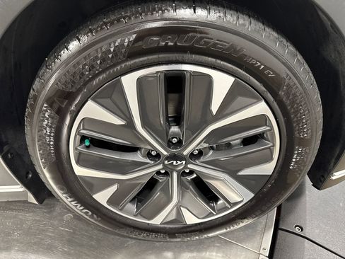 Certified 2024 Kia EV6 Light AWD/4WD image 14