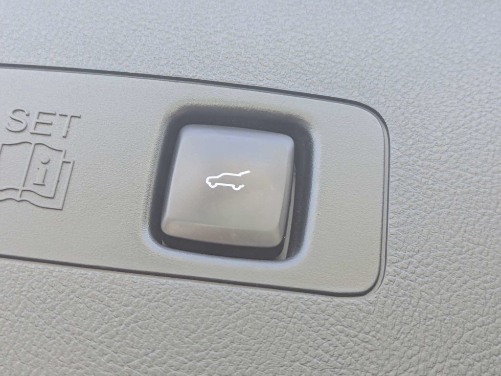 Used 2022 Lincoln Corsair AWD w/ Premium Package image 15
