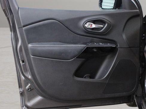 Used 2020 Jeep Cherokee Latitude Plus FWD image 16