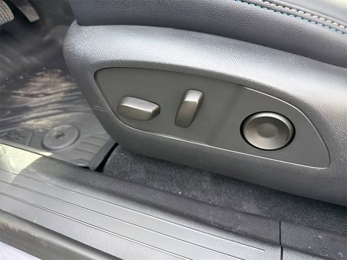 New 2026 Chevrolet Equinox EV LT image 24