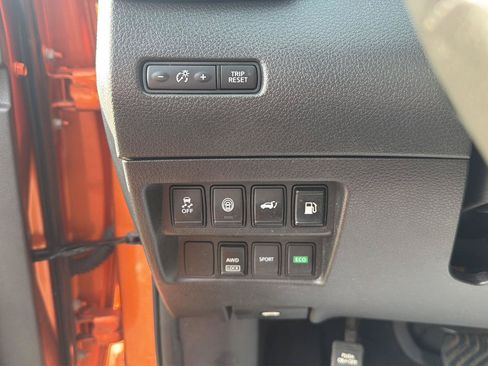 Used 2019 Nissan Rogue SV AWD/4WD image 13