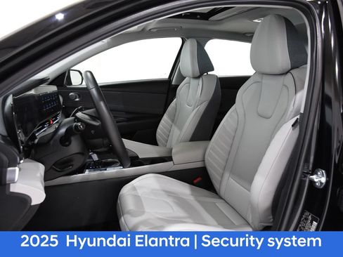 Used 2025 Hyundai Elantra Limited FWD image 22