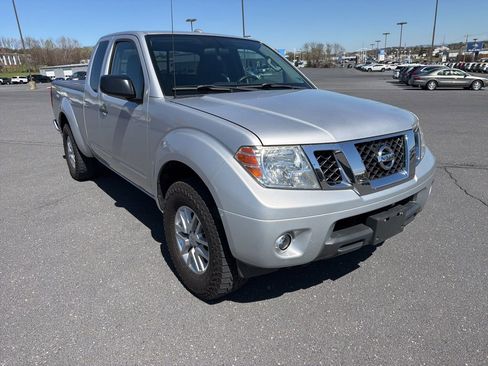 Used 2015 Nissan Frontier SV image 7