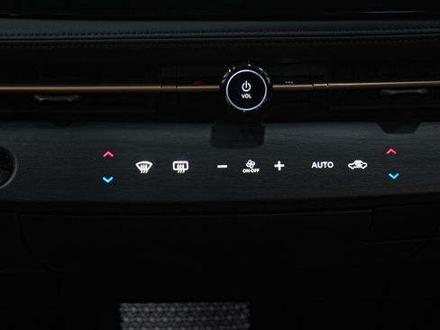 Used 2023 Nissan Ariya AWD image 17