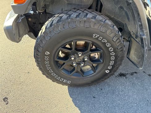 Used 2024 Jeep Gladiator Sport image 6