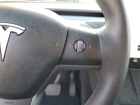 Used 2025 Tesla Model Y Long Range image 26