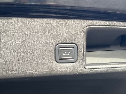 Used 2021 GMC Terrain SLT image 18