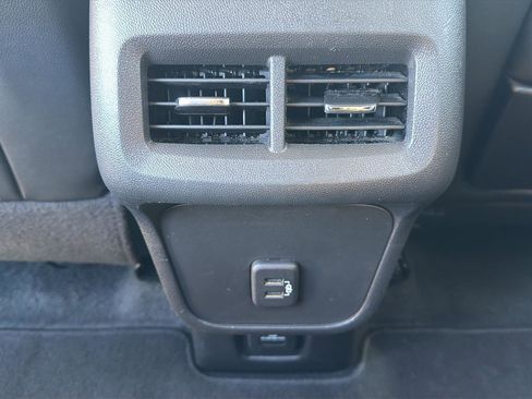 Used 2024 GMC Terrain SLT AWD/4WD image 29