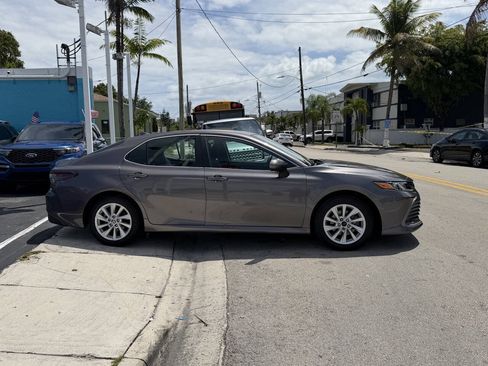 Used 2022 Toyota Camry LE FWD image 6