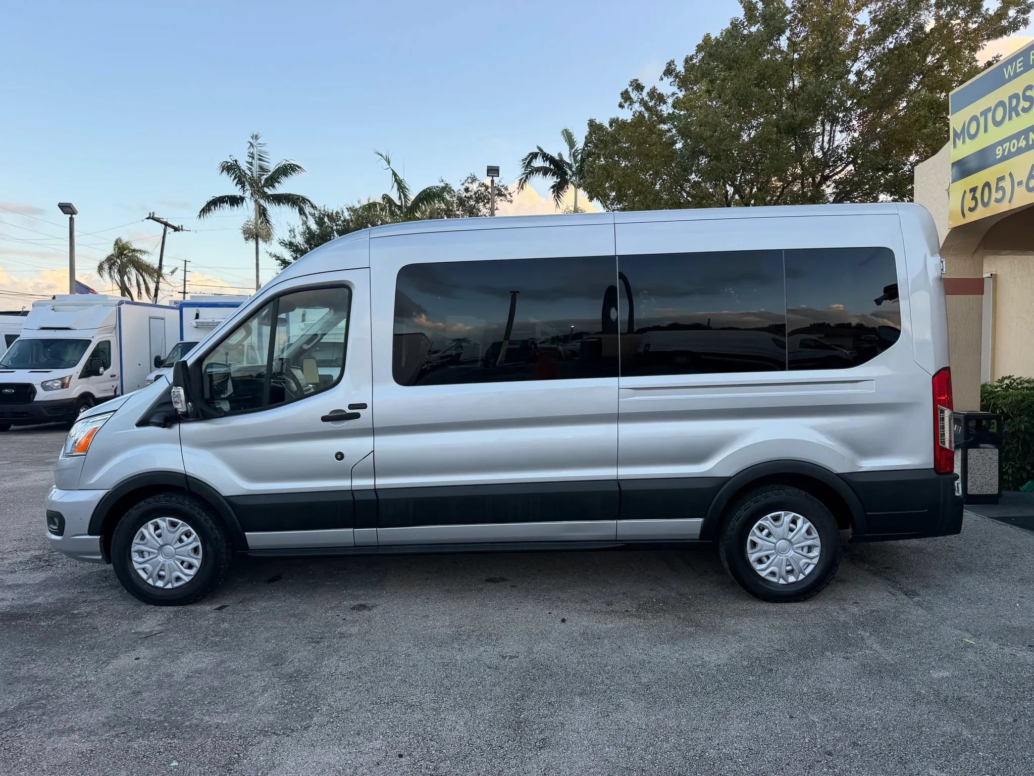 Used 2022 Ford Transit 350 XLT RWD image 3