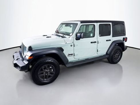 Used 2024 Jeep Wrangler Unlimited Sport AWD/4WD image 3