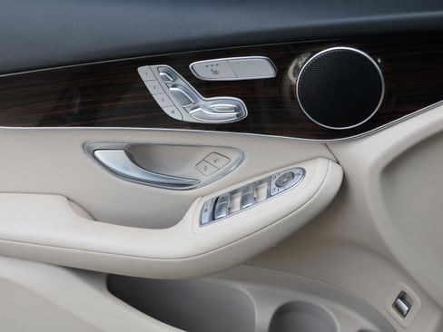 Used 2022 Mercedes-Benz GLC 300 image 12