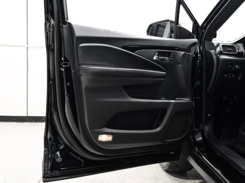 Used 2022 Honda Pilot Black Edition image 45