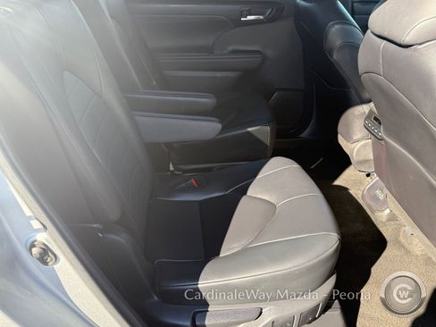 Used 2024 Toyota Highlander XLE image 15