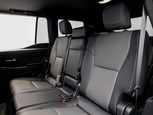 Used 2025 Lexus GX 550 image 34