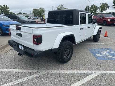 New 2025 Jeep Gladiator Sport image 29